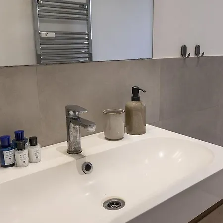 Appartement Porta Venezia - 10 Minuti Dal Duomo Milaan